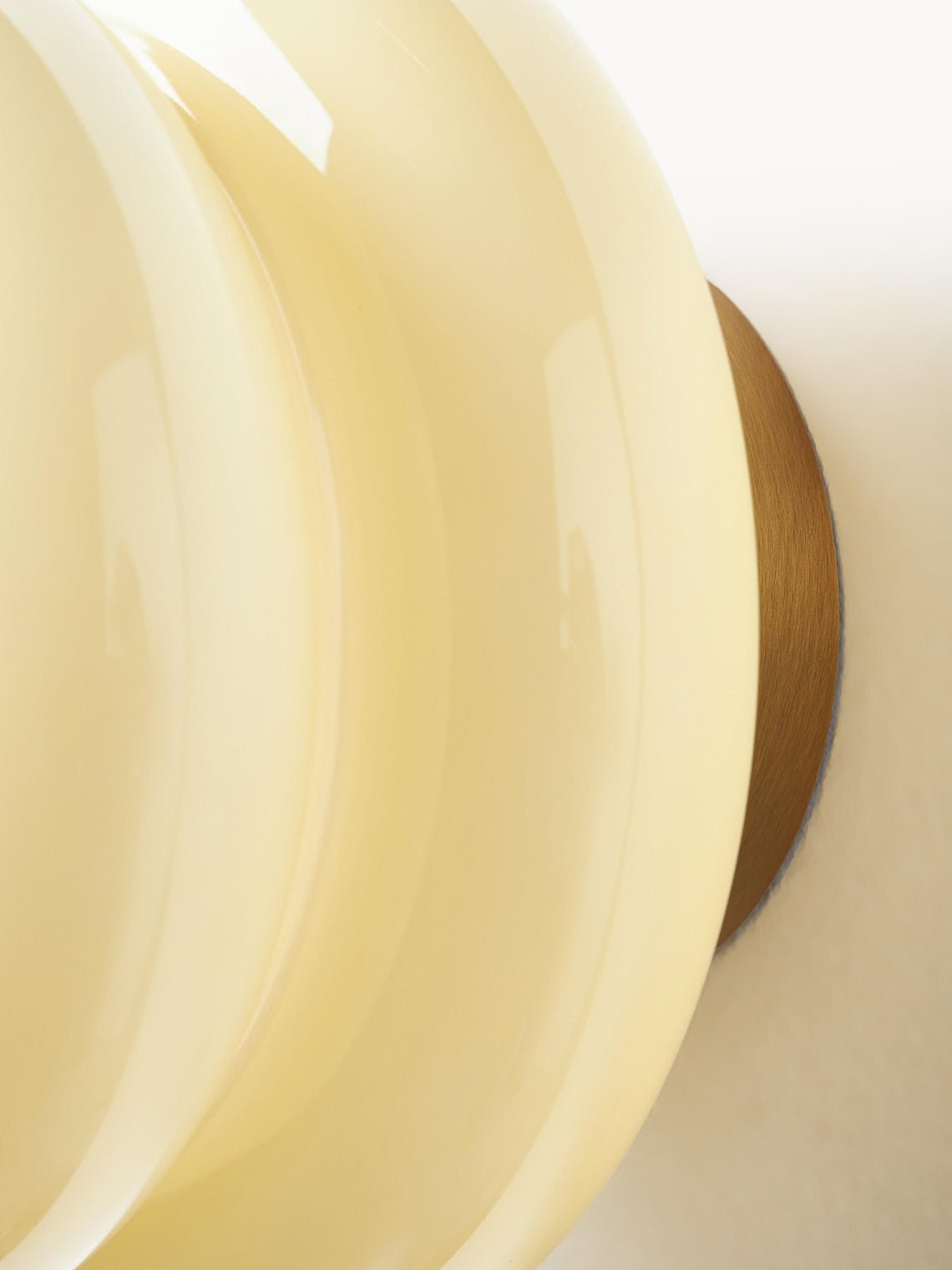 Orra Vintage Opal Glass Wall Lamp - Classic Round Sconce for Living Room T423
