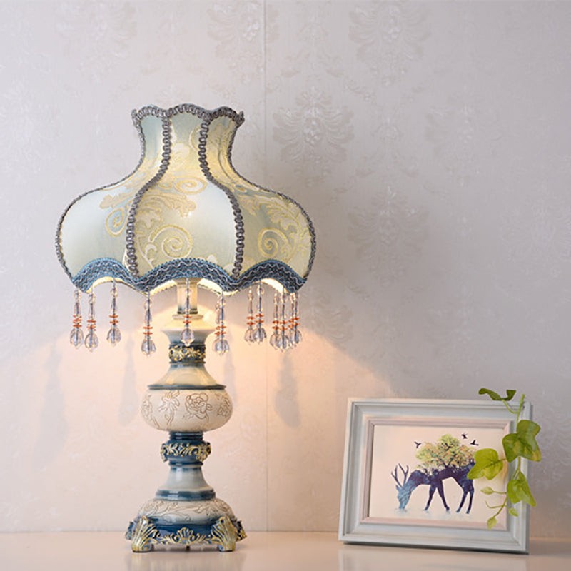 Carved Vase Base Floral Lampshade Table Lamp M17