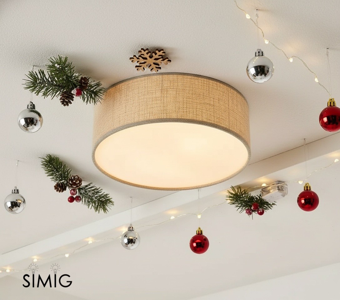 Plafonnier encastré Dumora avec décorations de Noël à proximité