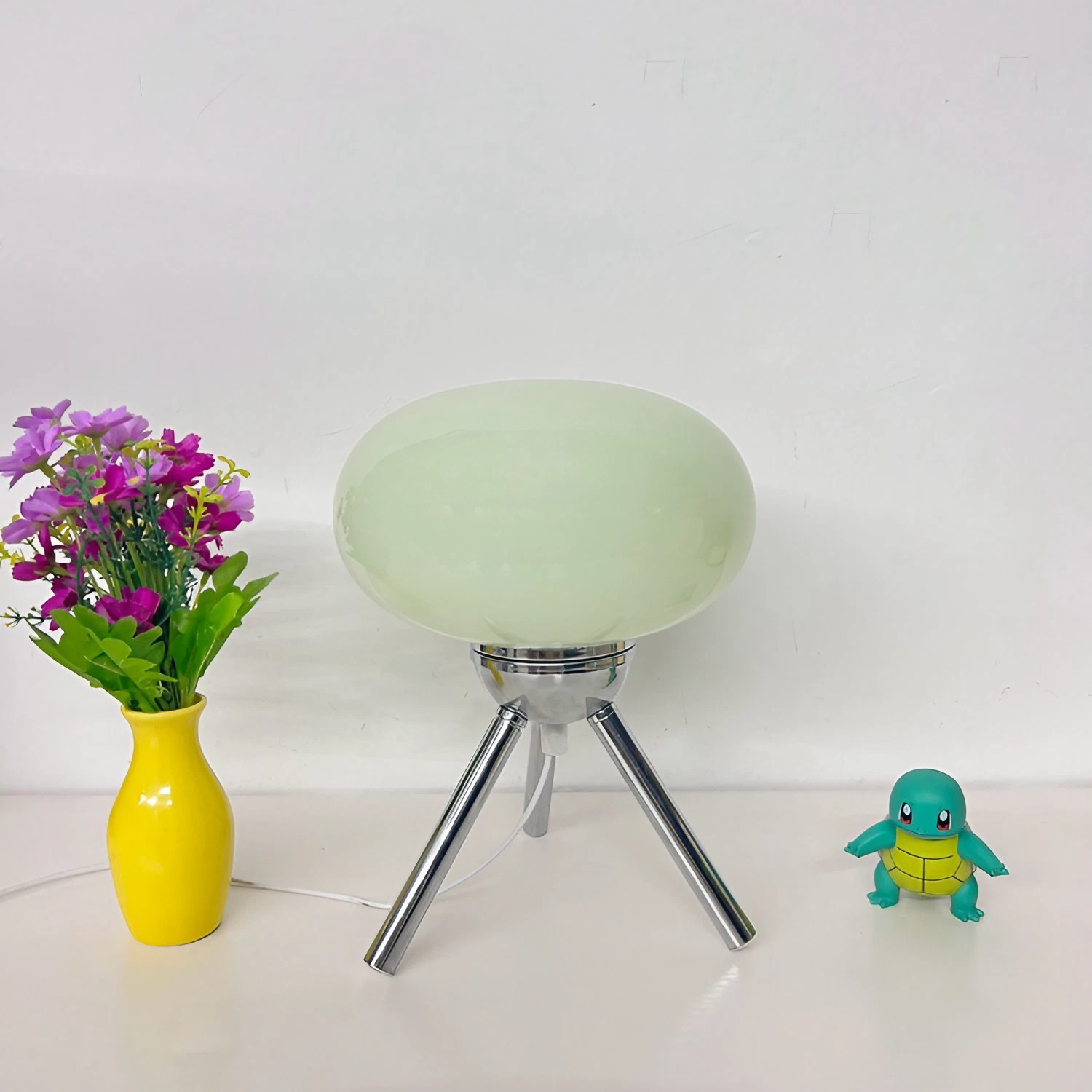 Bauhaus Glass Tripod Table Lamp For Bureau S25