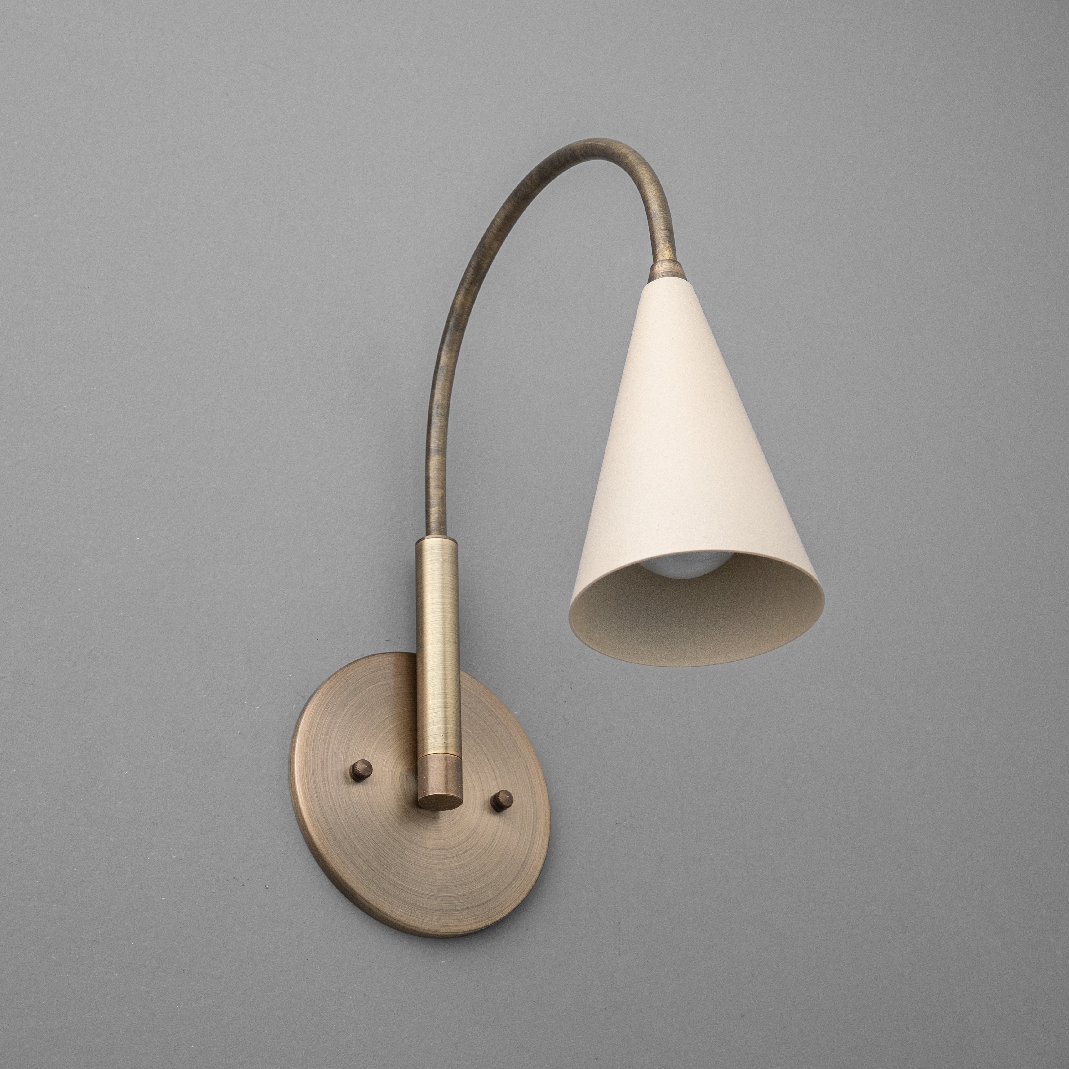 Curva Metal Vintage Wall Sconce - Elegant Cone Shade for Bedrooms T394