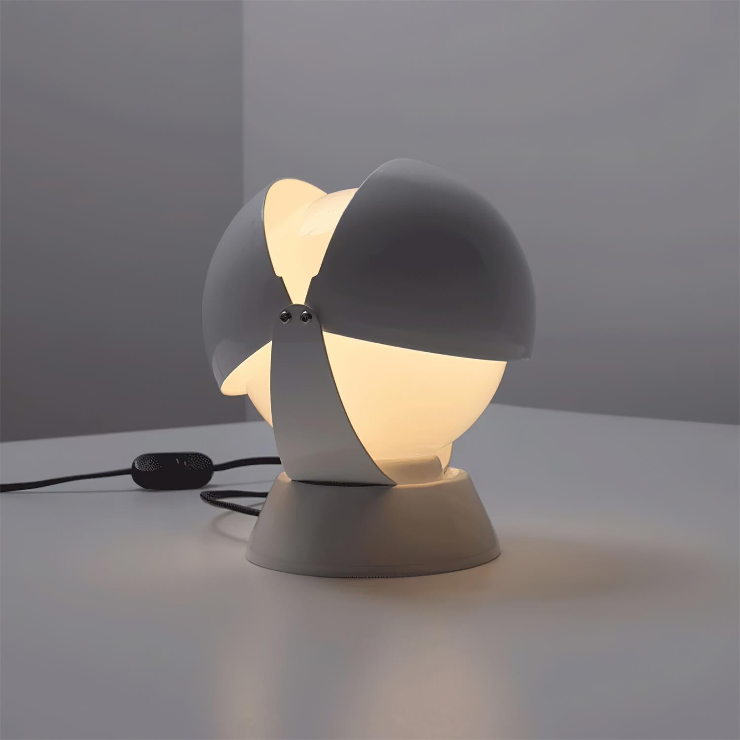 Modern Creative Metal Spherical Table Lamp for Kids Room M340