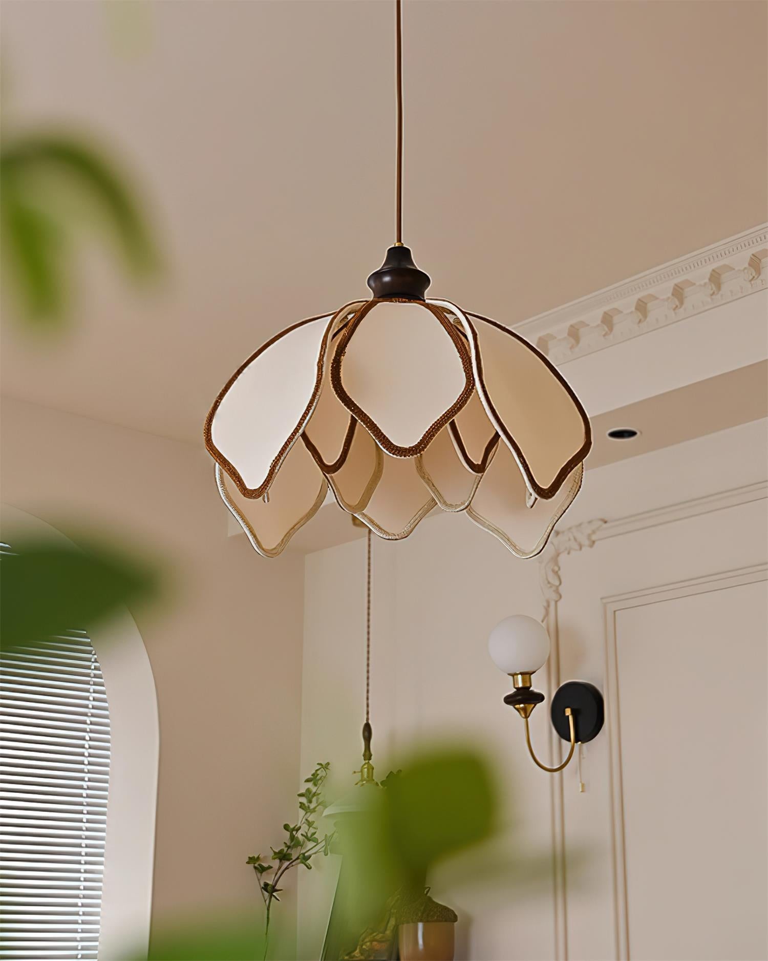 Vintage Cream Petal Pendant Lamp M224