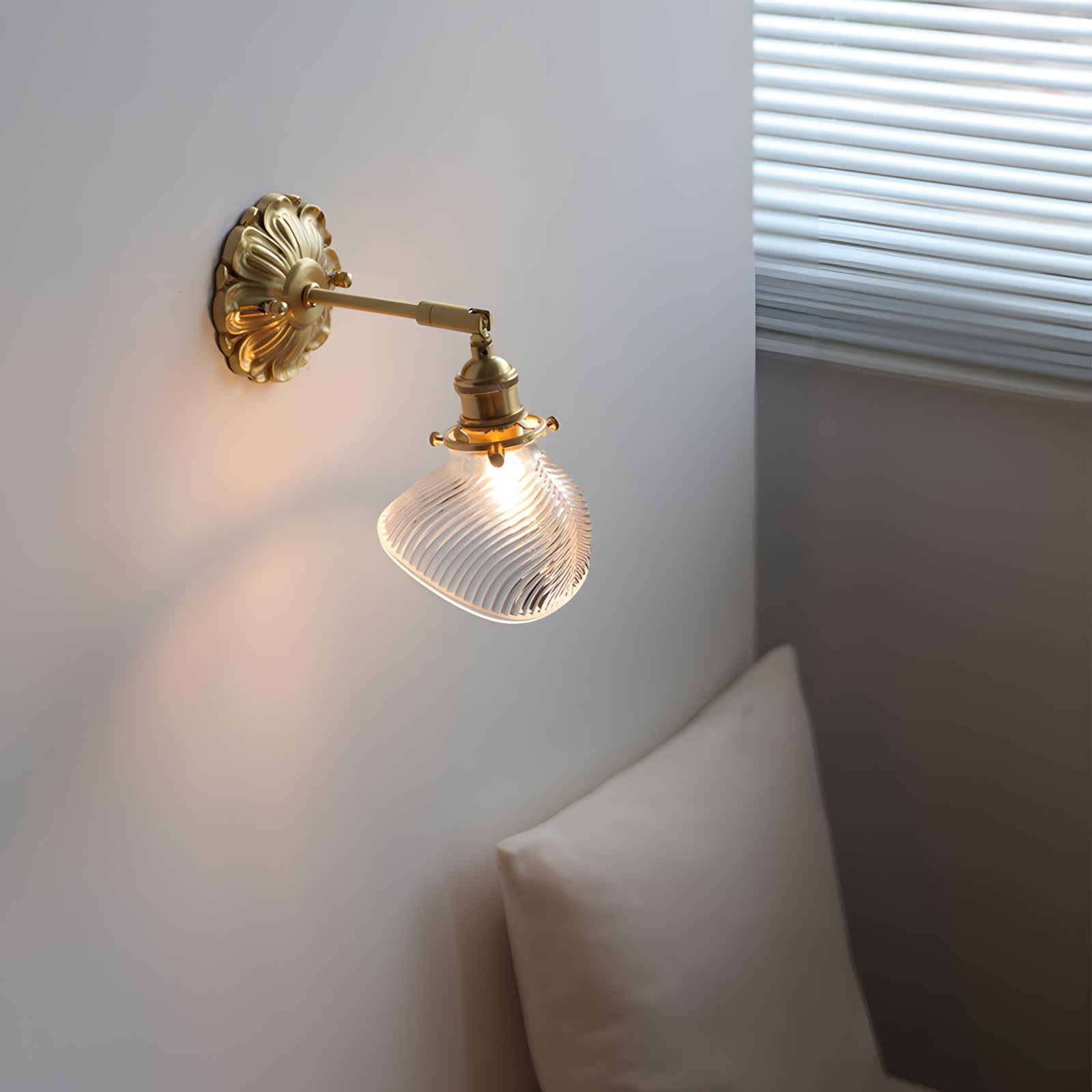 Nacre Petal Wall Lamp D326