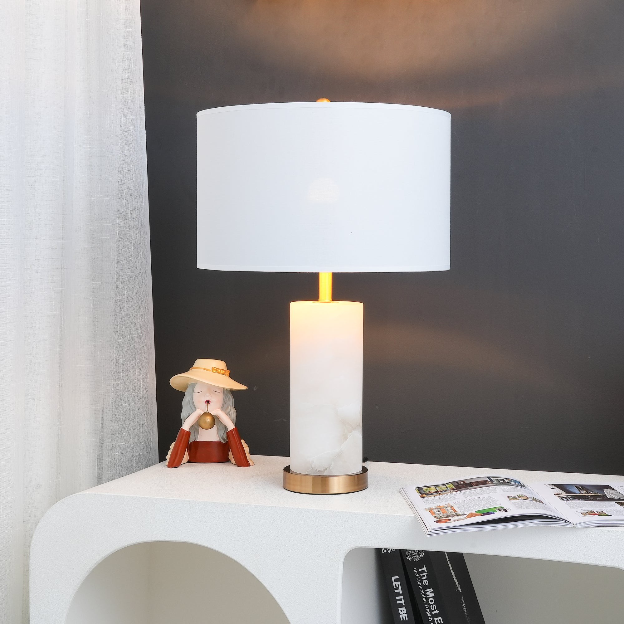 Postmodern Light Luxury Alabaster Table Lamp M57