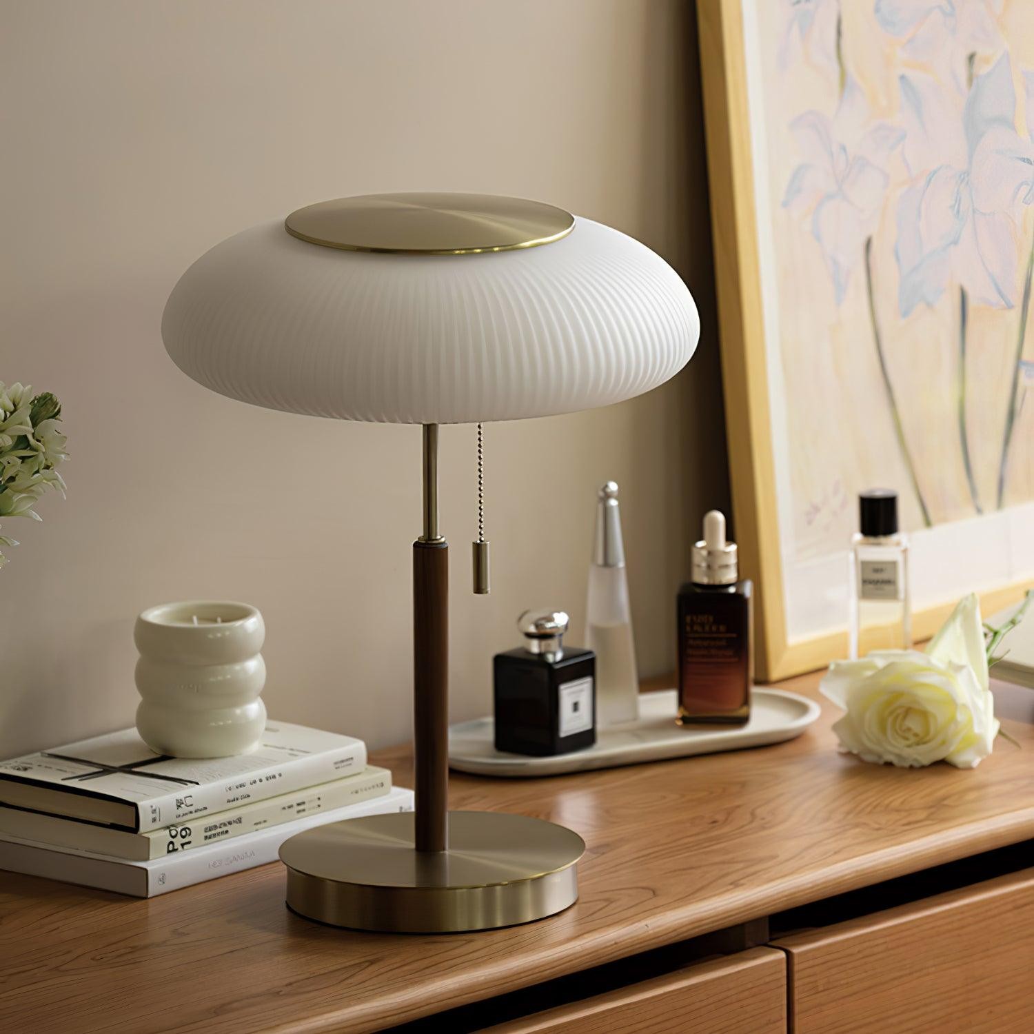 White Beautiful Luxury Fashion Metal Table Lamp M50