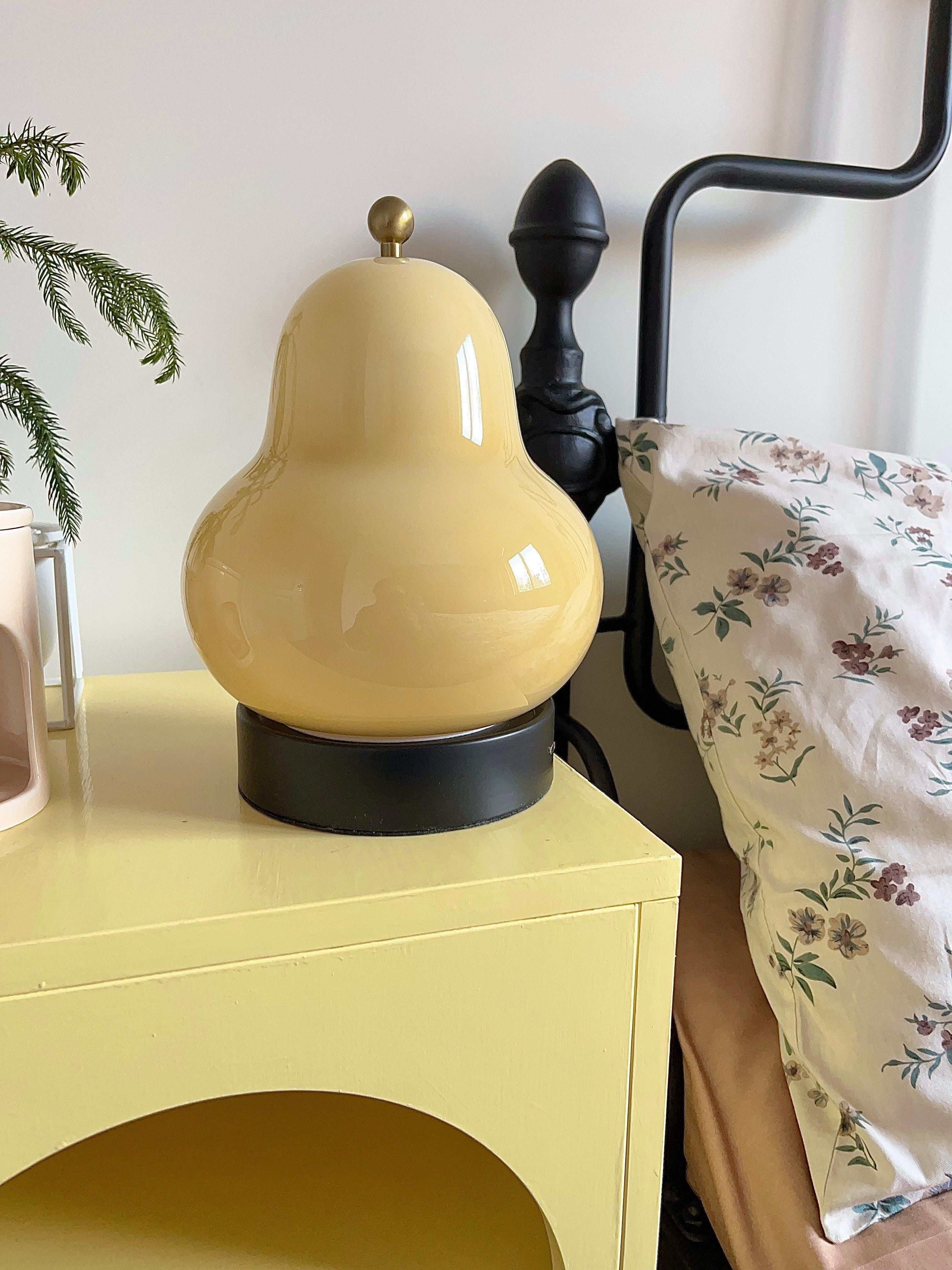 Cute Pear Shaped Table Lamp M441