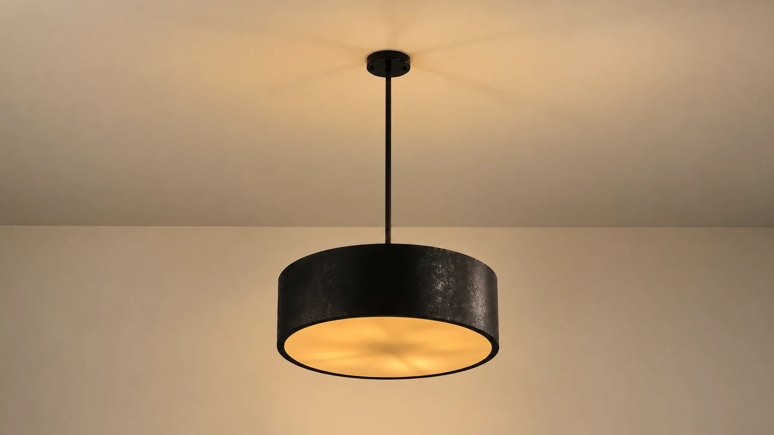 Lampa wisząca Azores D549 pokazana w ciepłym pomieszczeniu