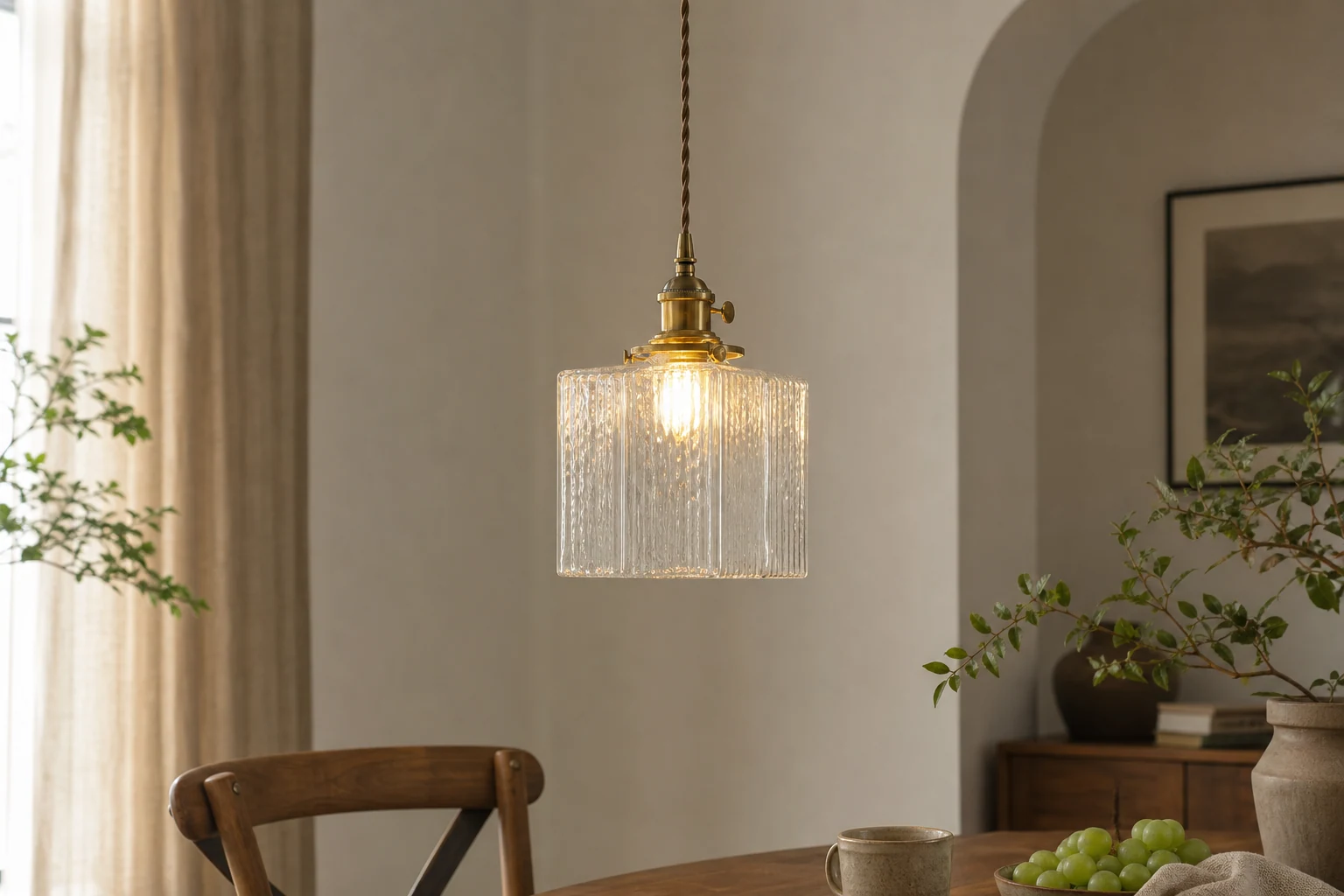 Lampa wisząca T262 w stylu vintage z falowanego szkła w scenie produktu w kontekście