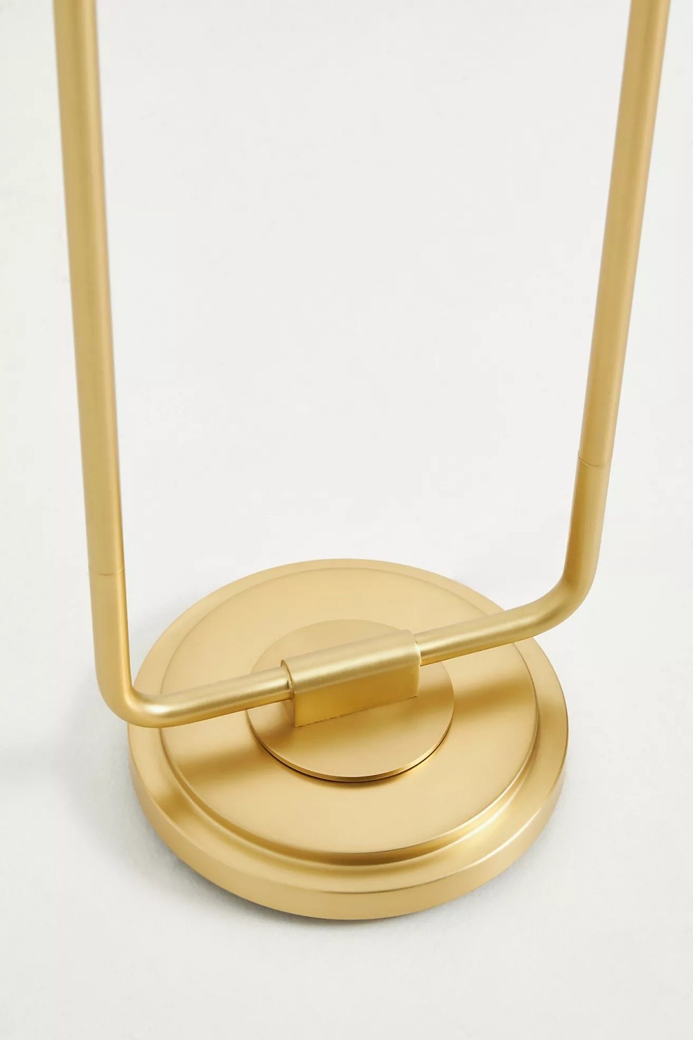 Capirise Gold Scalloped Shade Floor Lamp - Contemporary Metal Lighting for Bedroom T058