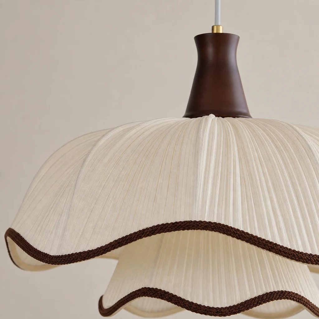Zbliżenie na klosz i wykończenie lampy wiszącej Ceriva