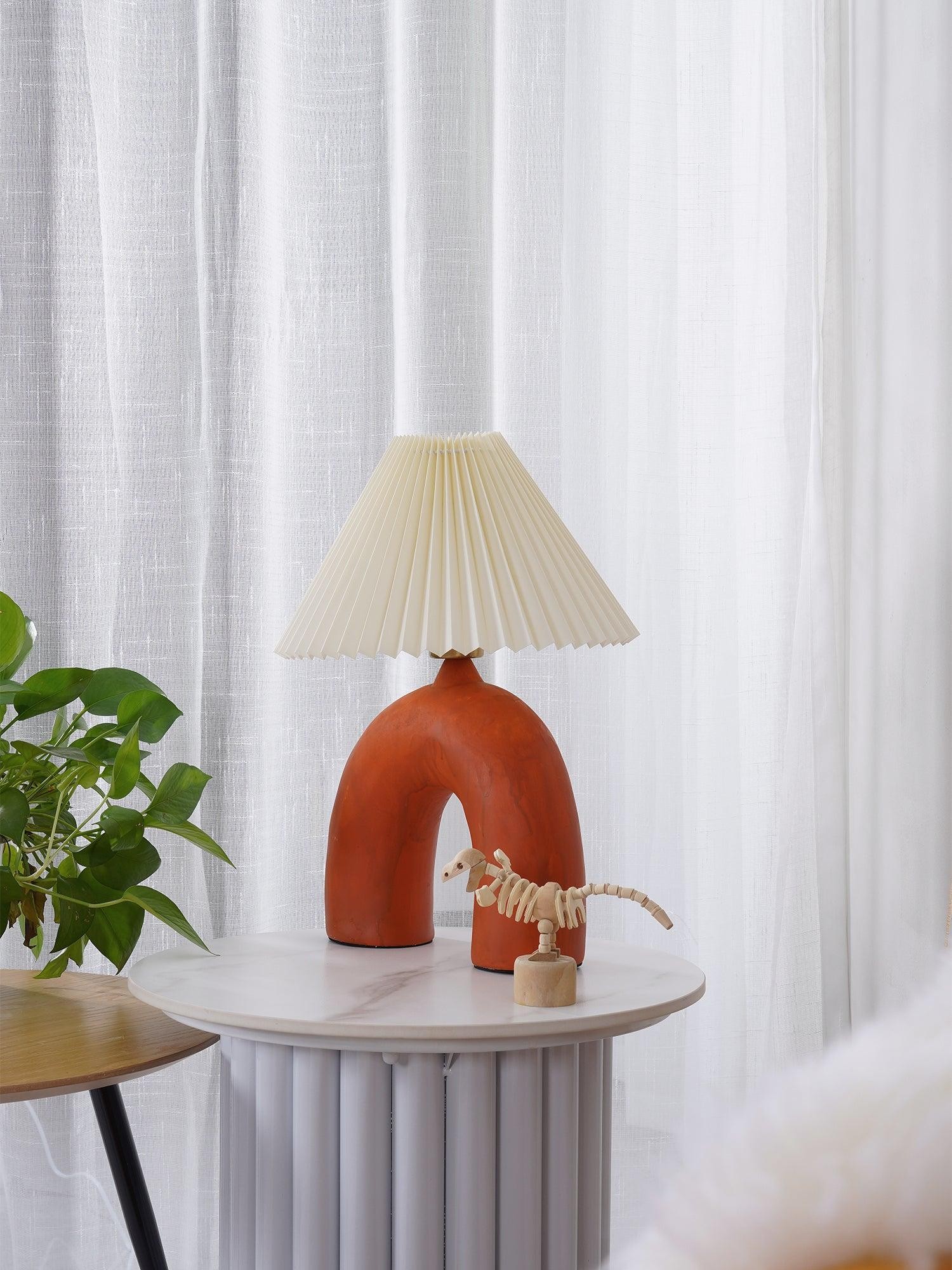 Arched Pleated Table Lamp M495