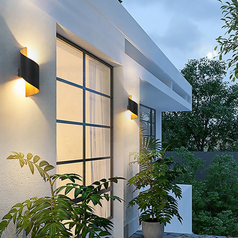 Modern Curl Twisted LED Wall Light M137