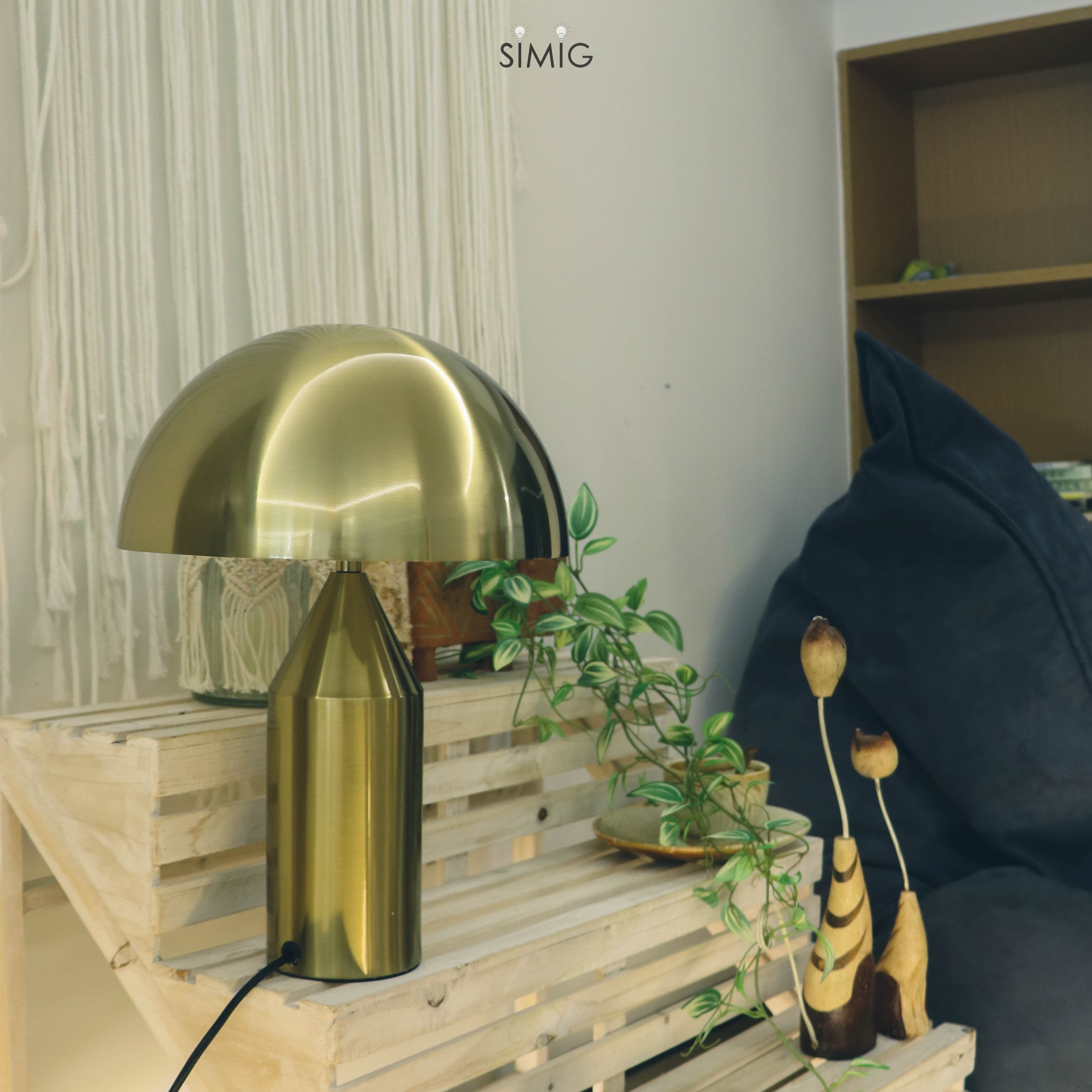 Modern Mushroom Metal Table Lamp for Bedroom