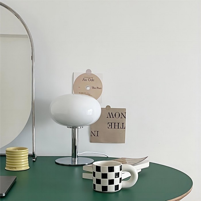 Minimalist Bauhaus Glass Table Lamp S20