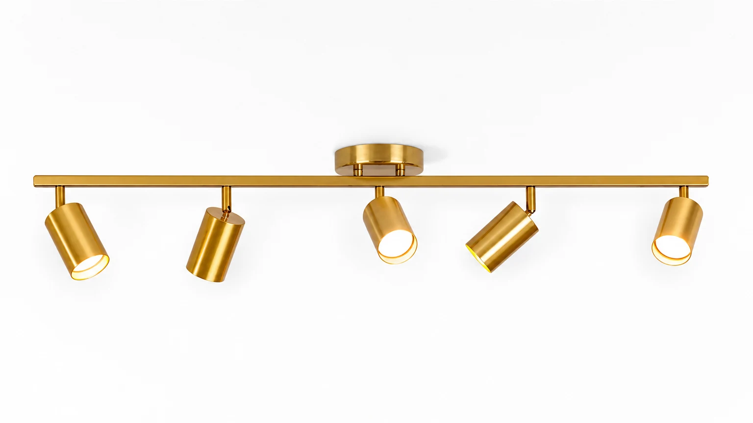 Rząd wielogłowicowych metalowych lamp sufitowych M70 w ciepłej scenerii wnętrza