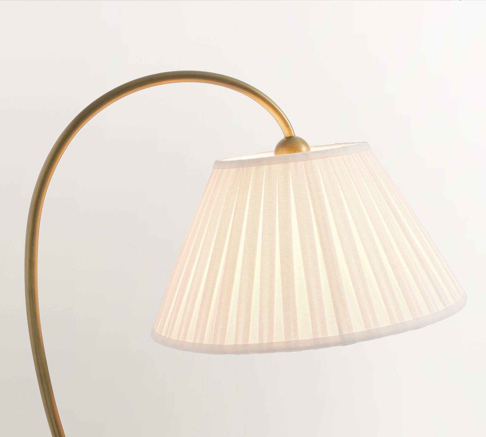 Luvora Pleated Shade Floor Lamp - Adjustable Linen Light in Farmhouse Style T034