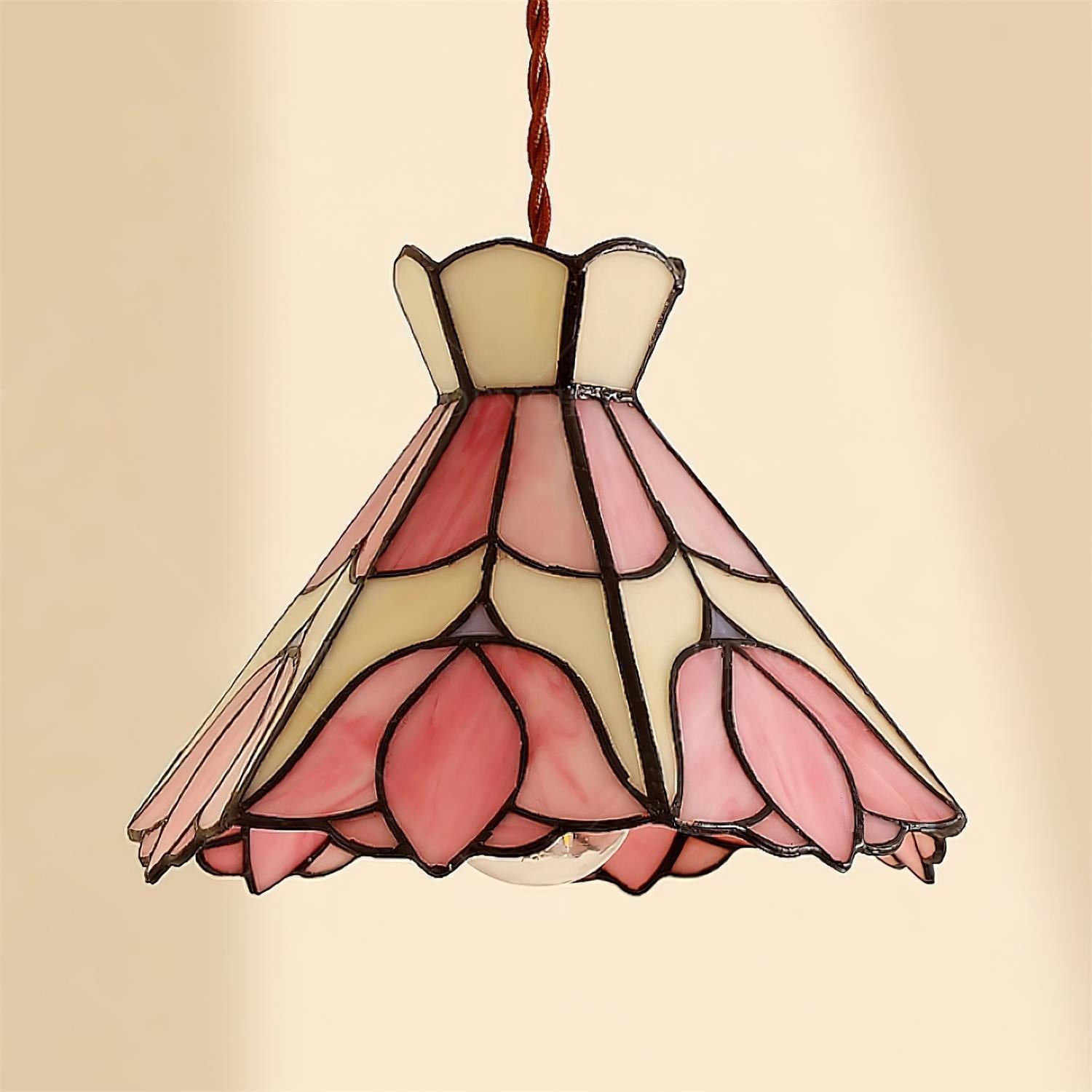 Zamknij widok pełnego cienia lampy wiszącej Retro Tiffany