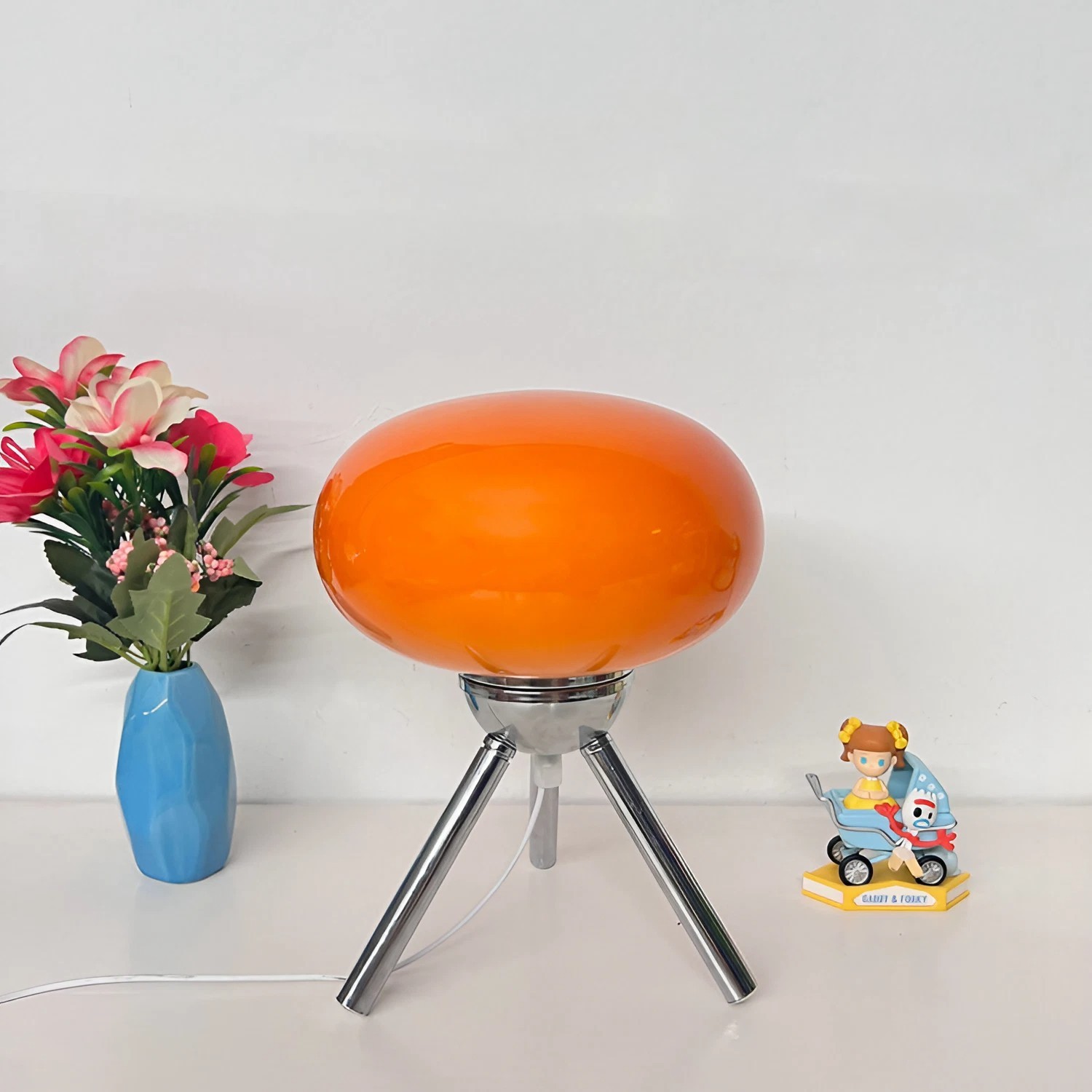 Bauhaus Glass Tripod Table Lamp For Bureau S25