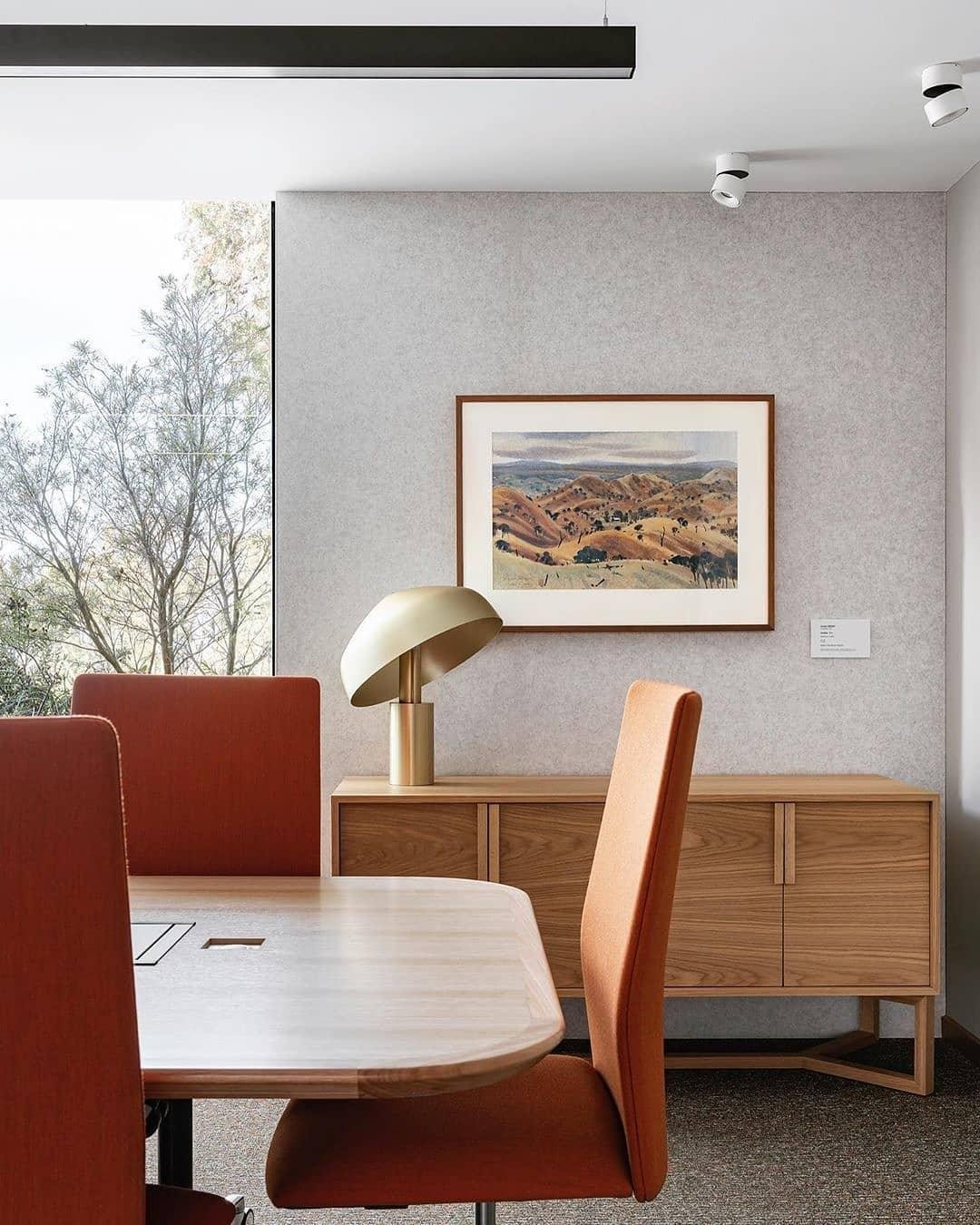 Modern Minimalist Design Crooked Head Table Lamp M445