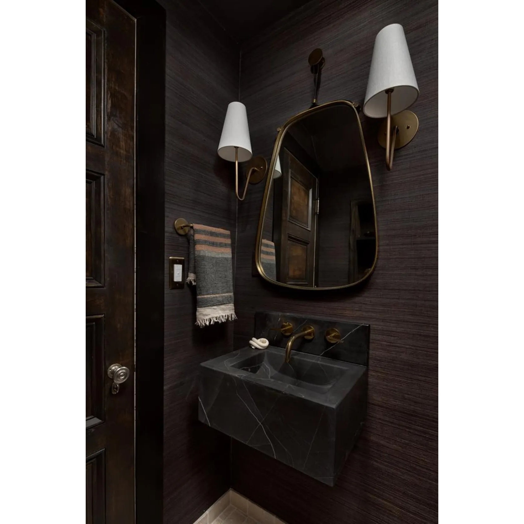 Scoop Wall Lamp D756