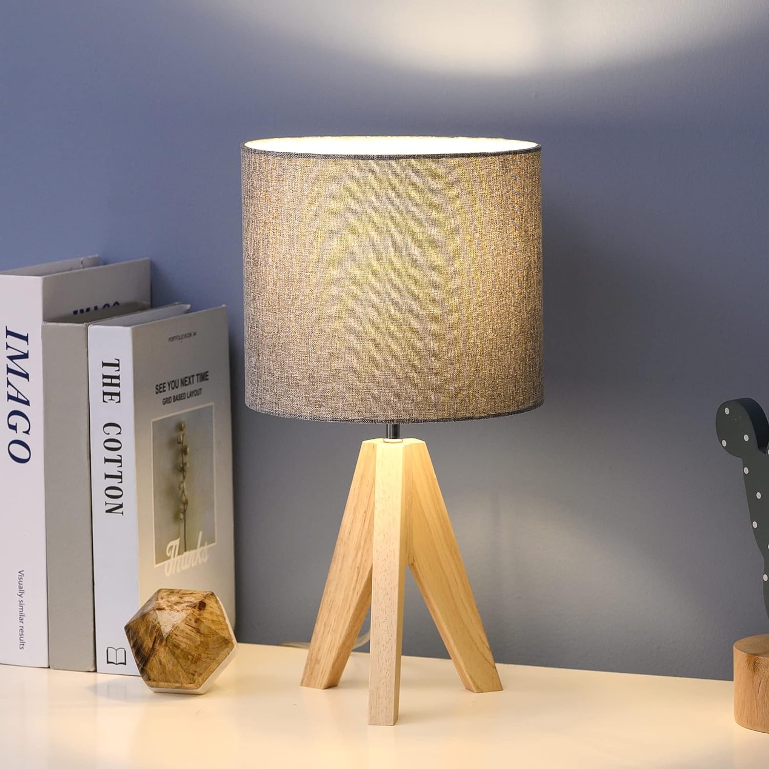 Wood Tripod Bedside Table Lamp With Grey Linen Lampshade S70