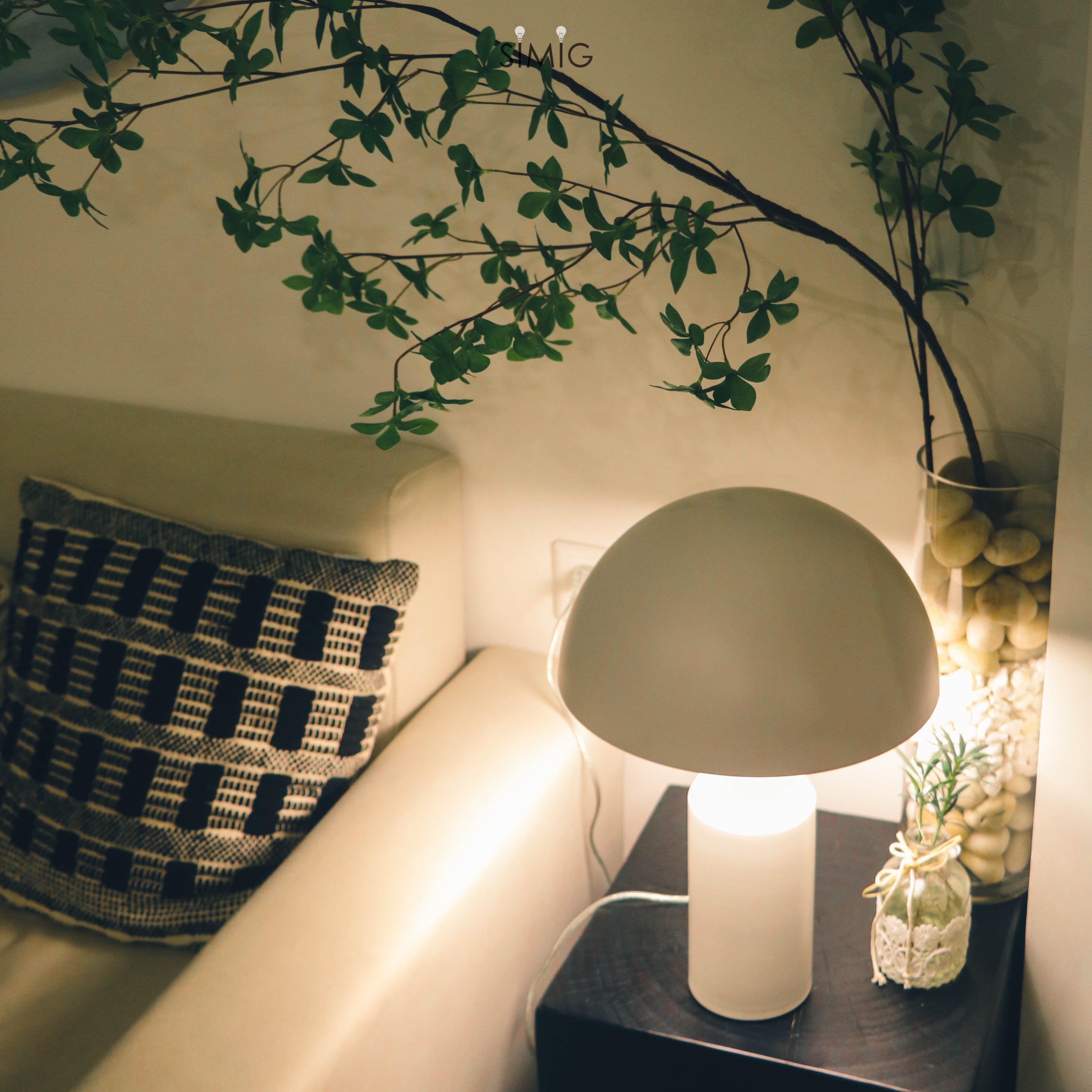 Modern Mushroom Metal Table Lamp for Bedroom