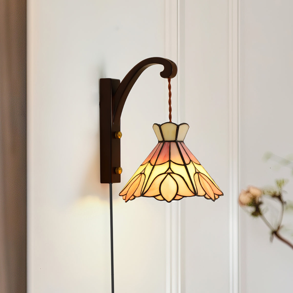 Serena Tiffany Plug In Wall Lamp D60
