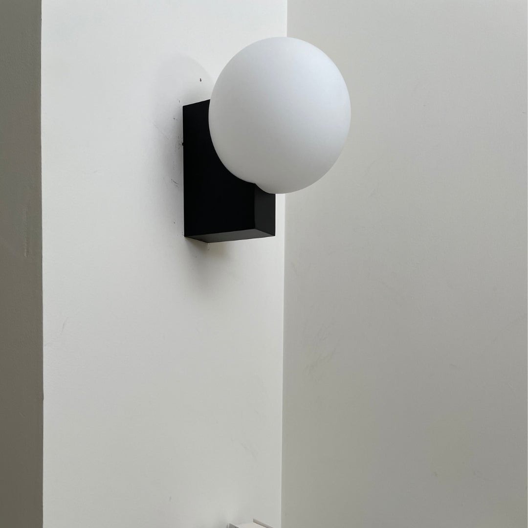 Minimalist Spherical Wall Lamp M547