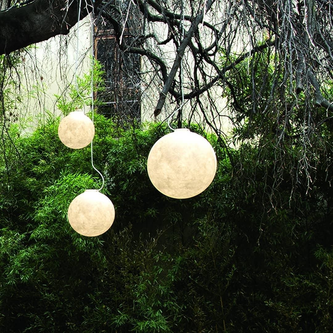 Modern Moon Globe Pendant Light – Minimalist Decorative Lamp for Living Room S369