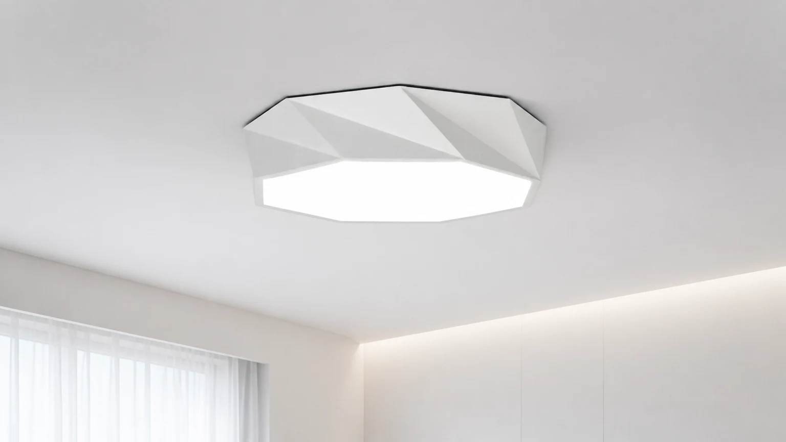 Lampa sufitowa LED LUCENT Octagon Jewel zainstalowana w scenie pomieszczenia