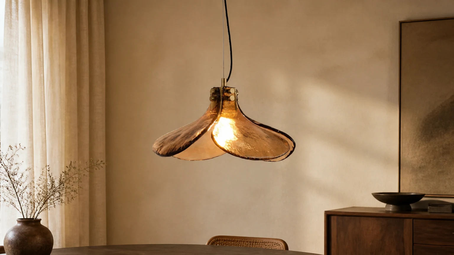 Lampa wisząca Vintage Clover M458 w ciepłym wnętrzu