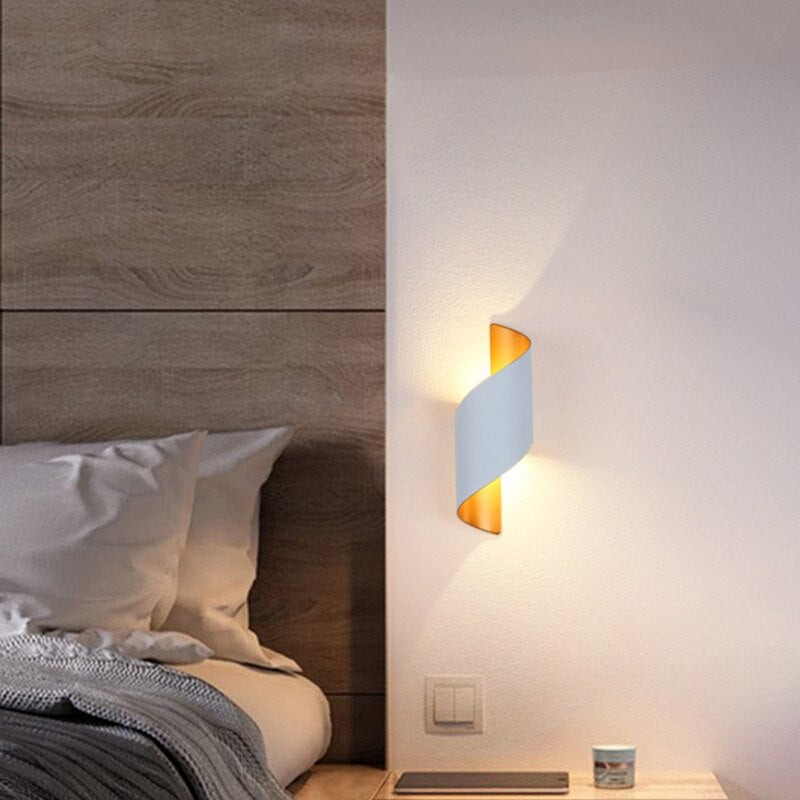 Modern Curl Twisted LED Wall Light M137