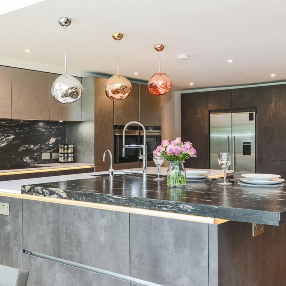 Dynamic Surface Glass Pendant Light S10