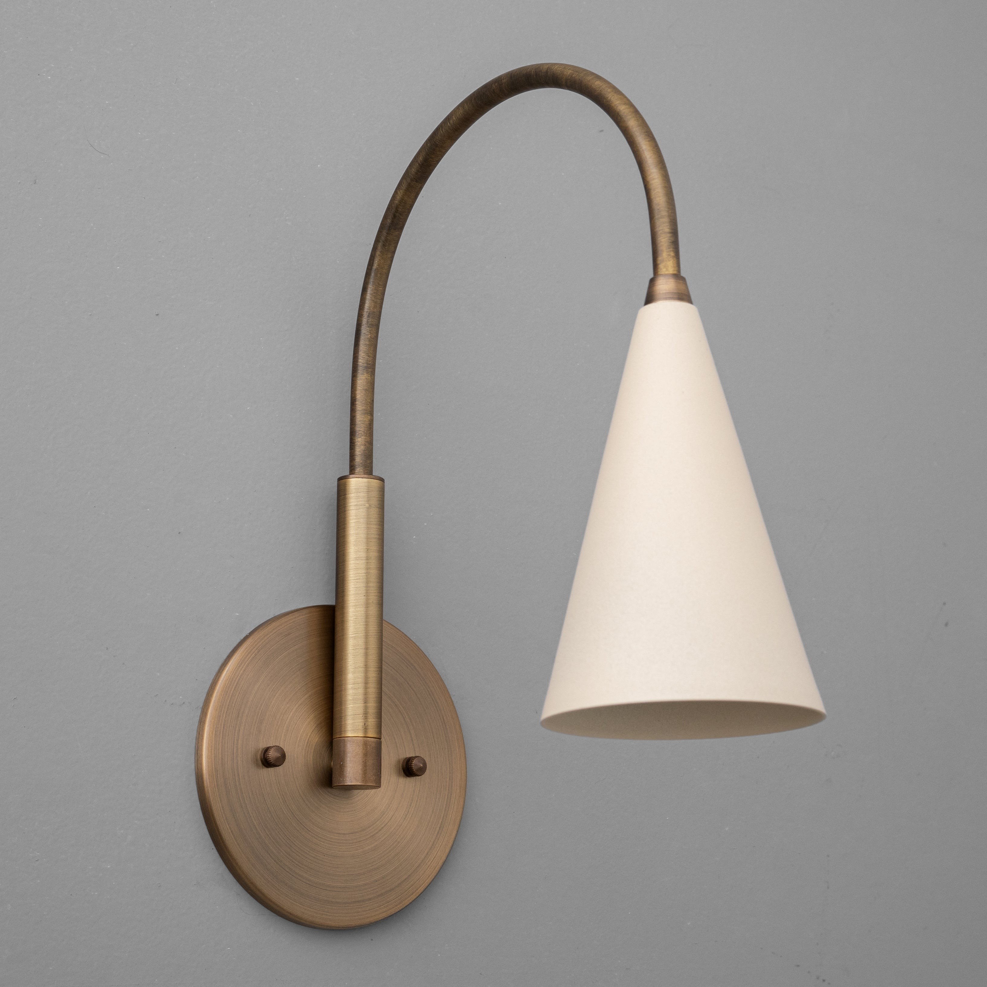 Curva Metal Vintage Wall Sconce - Elegant Cone Shade for Bedrooms T394