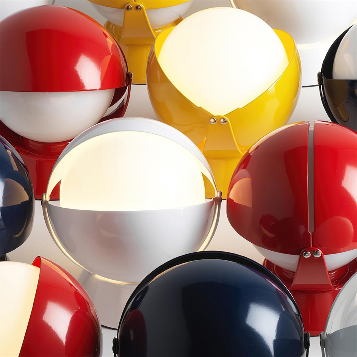 Modern Creative Metal Spherical Table Lamp for Kids Room M340