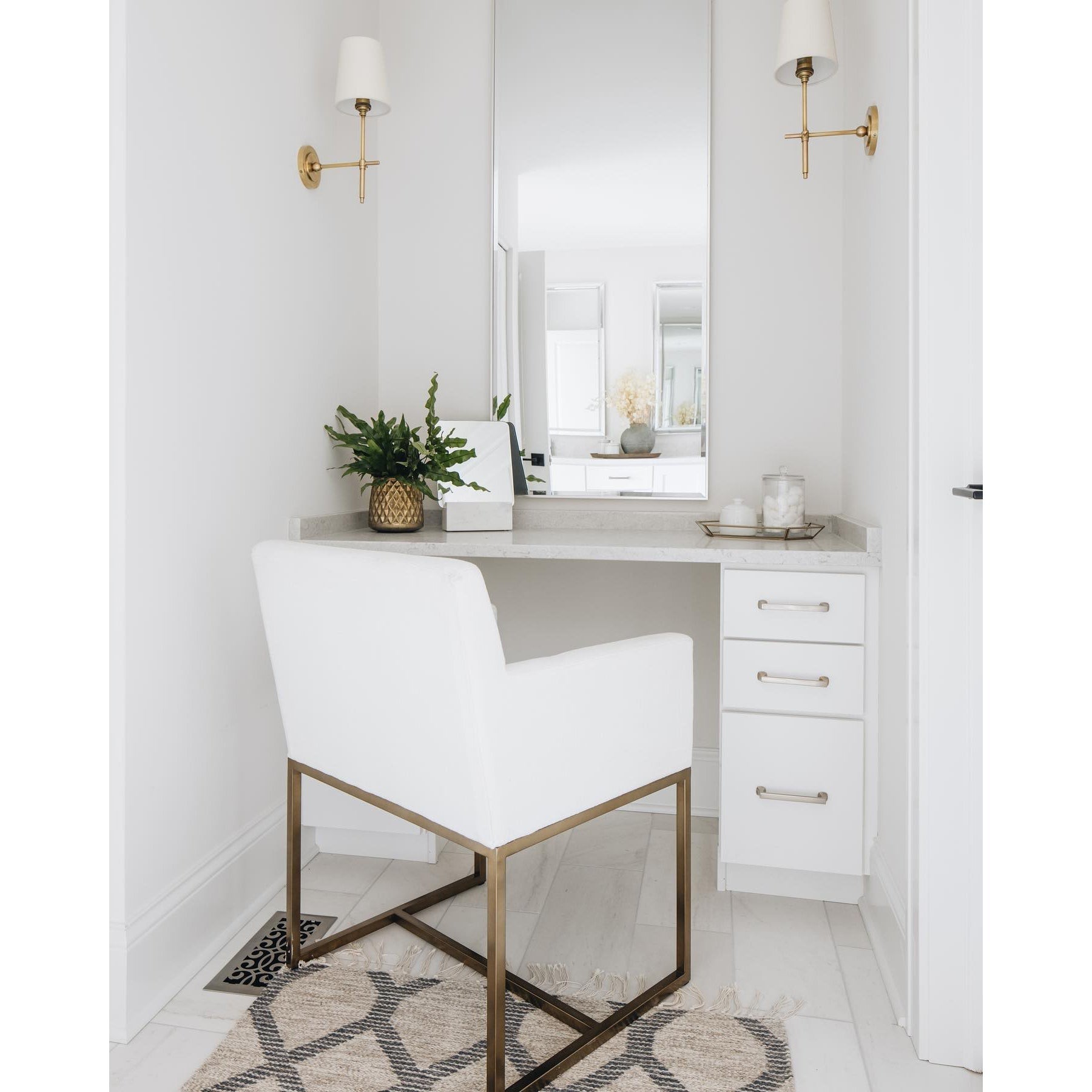 Bryant Wall Lamp T441