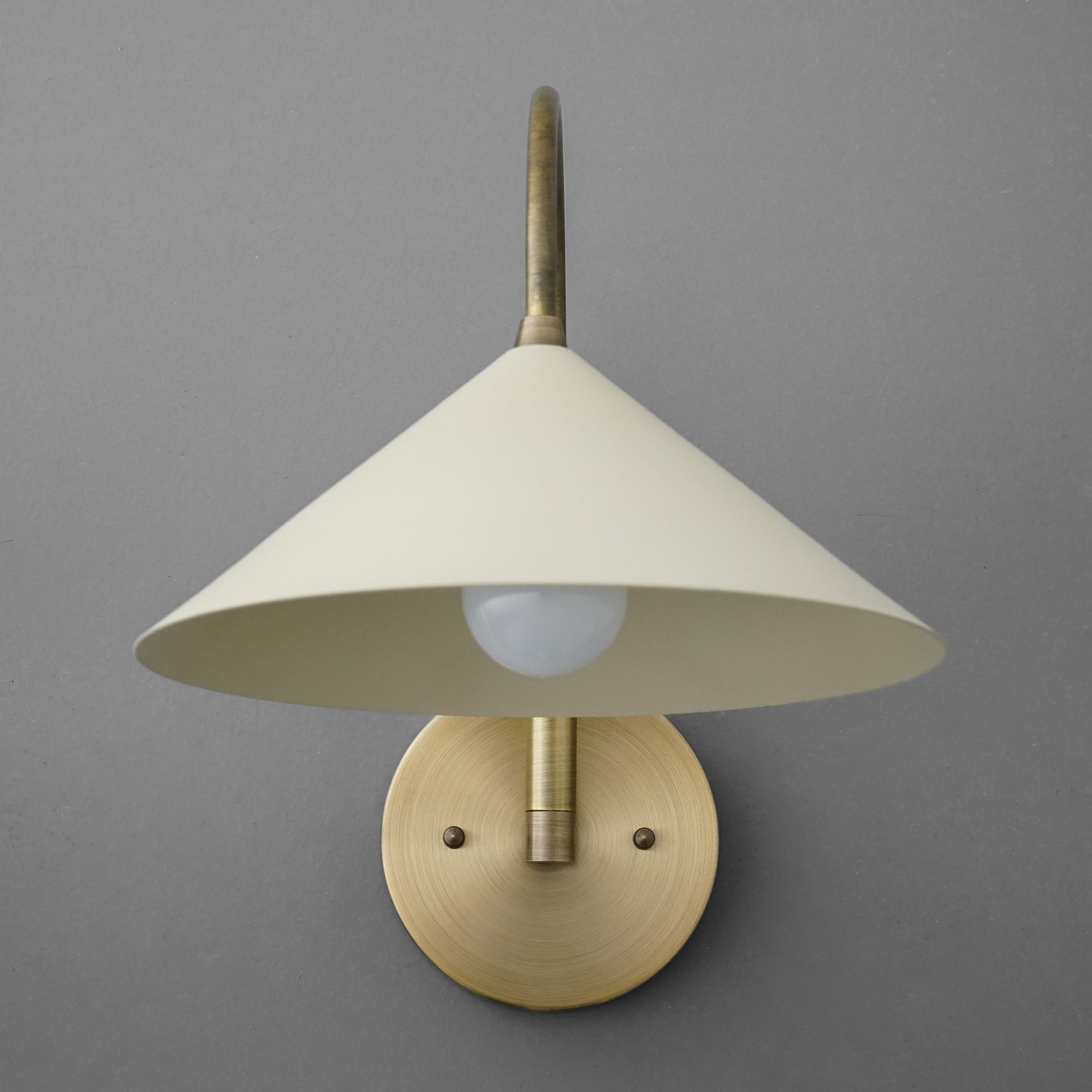 Curva Metal Vintage Wall Sconce - Elegant Cone Shade for Bedrooms T394