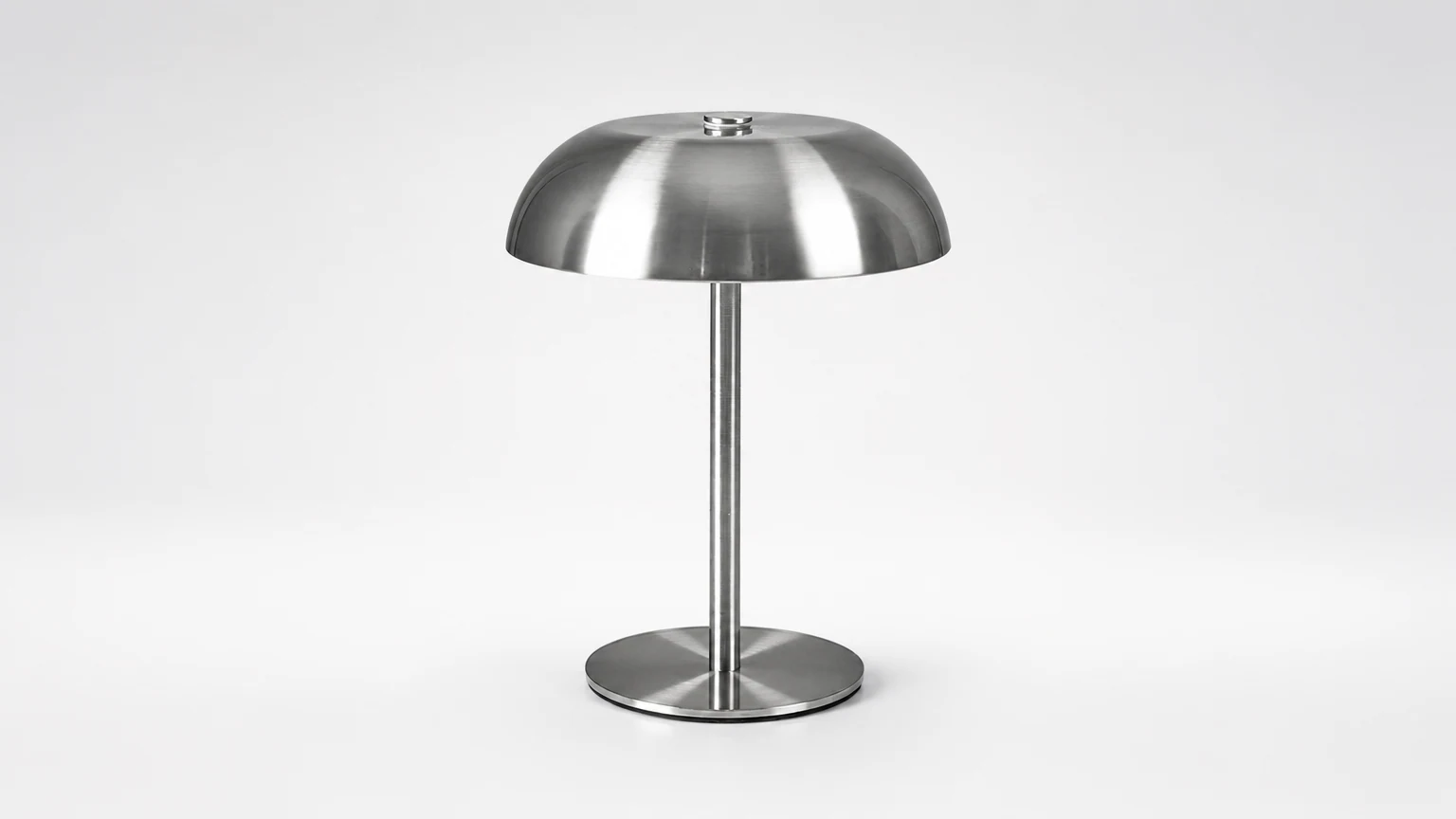 Lampa stołowa Crescent Charge D233 w nowoczesnej oprawie stołowej
