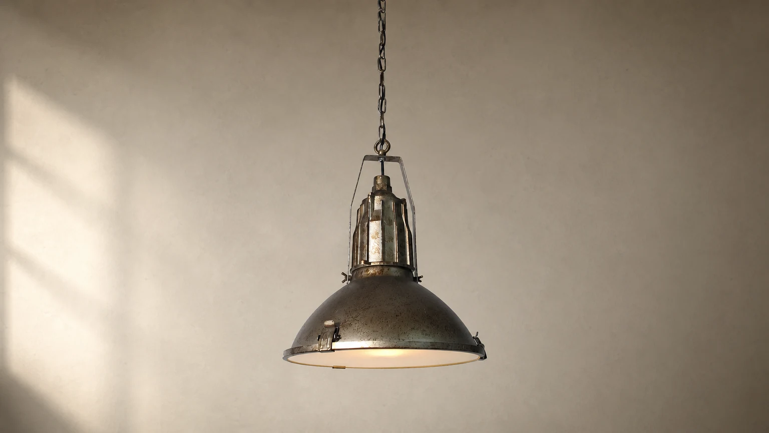 Lampa wisząca Mercana Zaio D477 pokazana w ciepłym pomieszczeniu