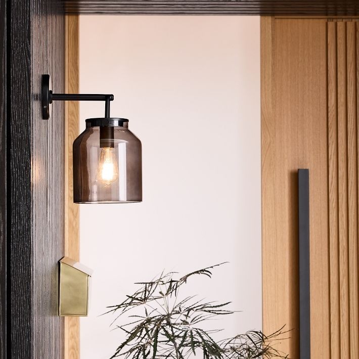 Hanton Minimalist Outdoor Wall Light - Matte Metal Industrial Sconce for Modern Spaces T154