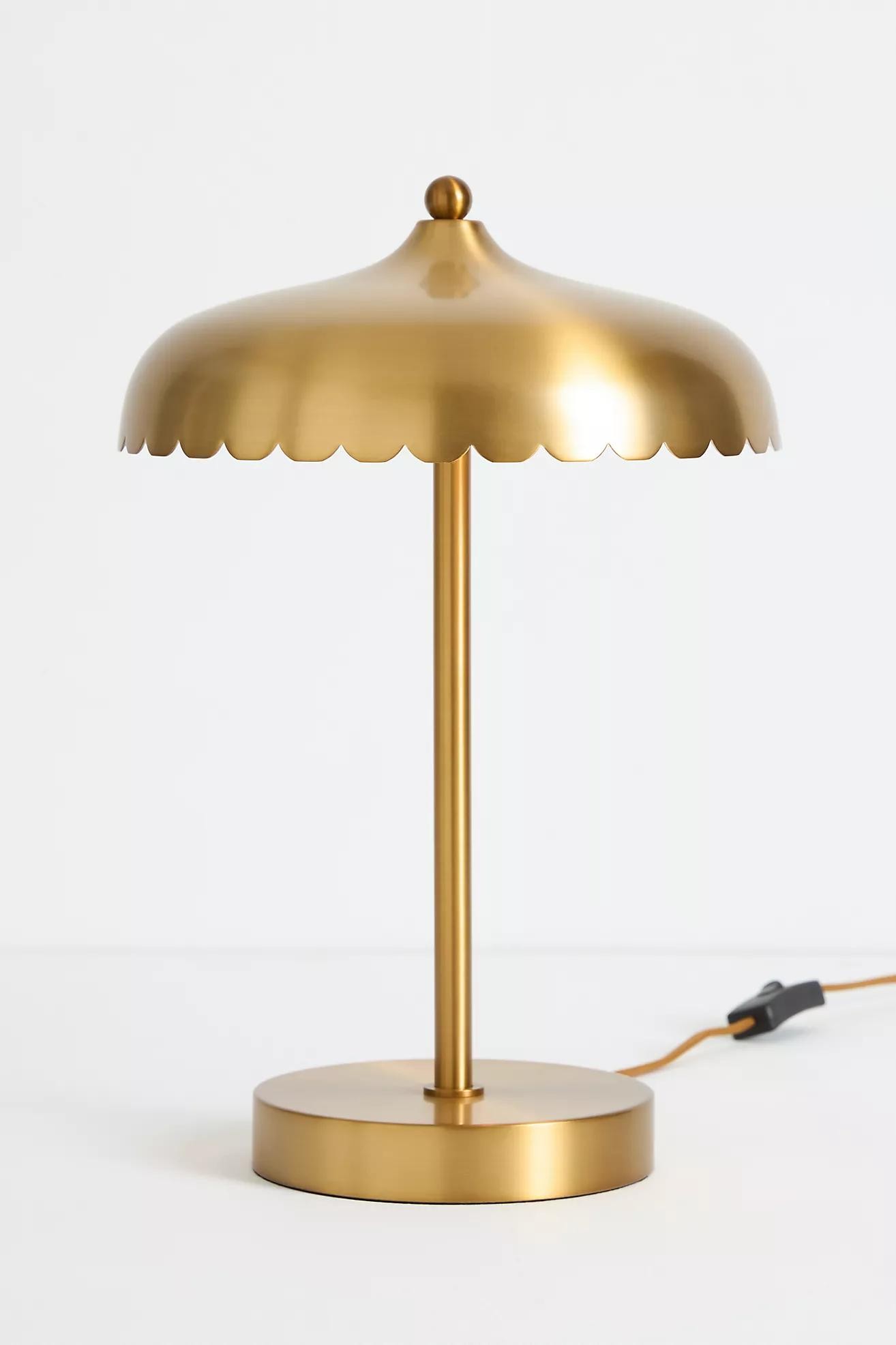 Rayla Scallop Task Lamp – Retro Task Lighting with Style T210