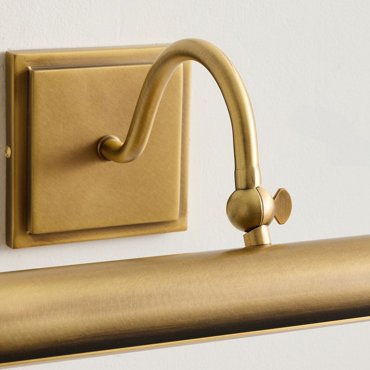 Aurix Picture Light Sconce with Adjustable Metal Frame for Artwork and Gallery Spaces T595