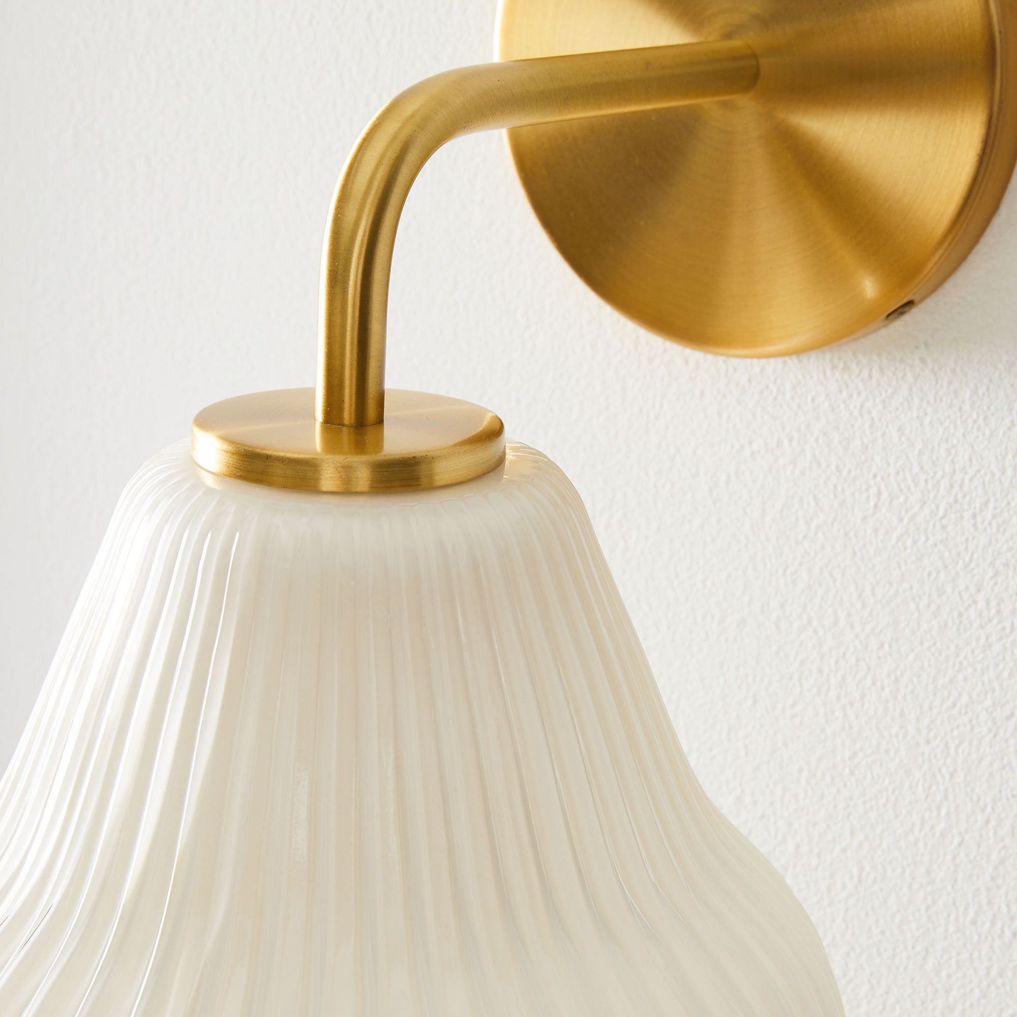 Rivrona Ribbed Glass Wall Sconce - Elegant Modern Lighting for Hallway & Bedroom T220