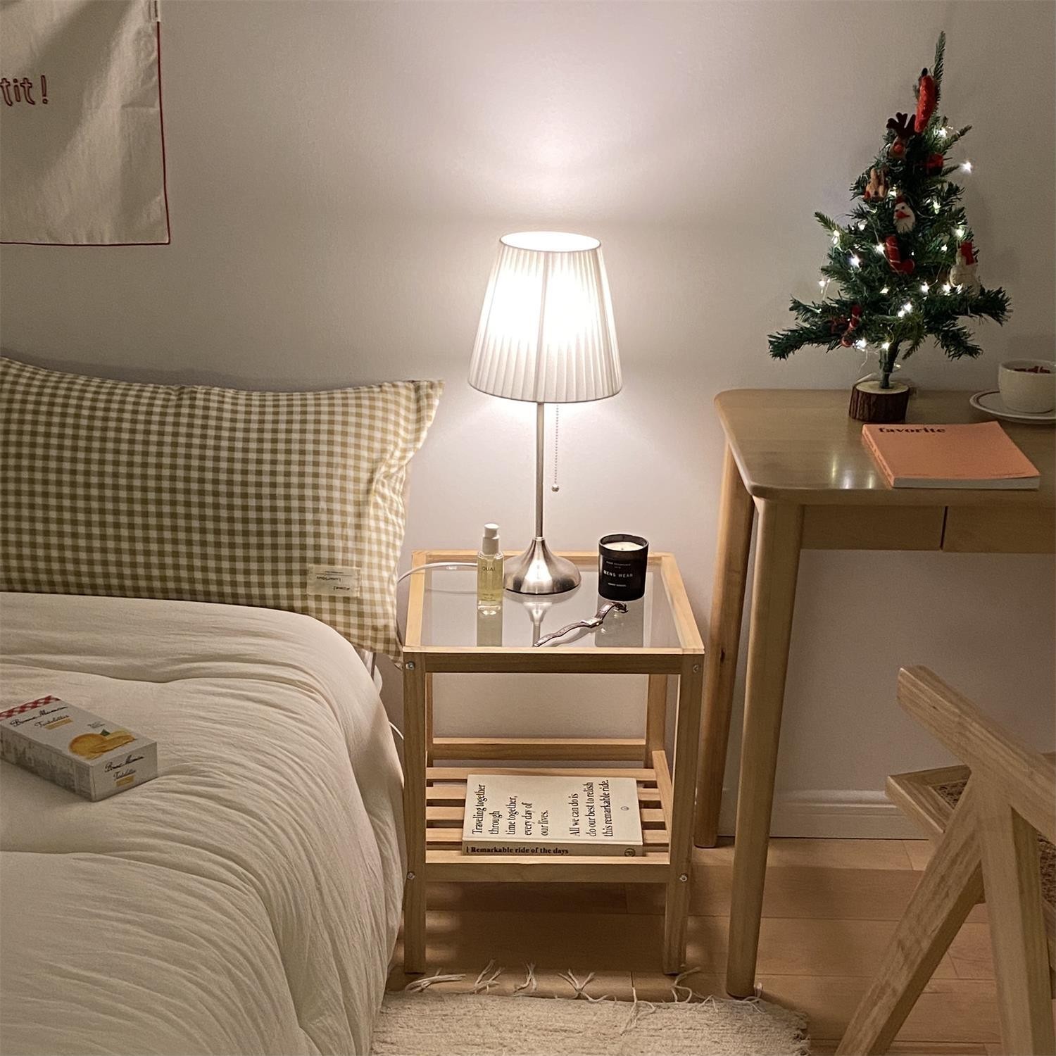Opplyst M91-lampe i en soveromsscene