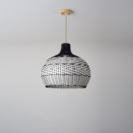 Design B: ciondolo intrecciato in bianco e nero