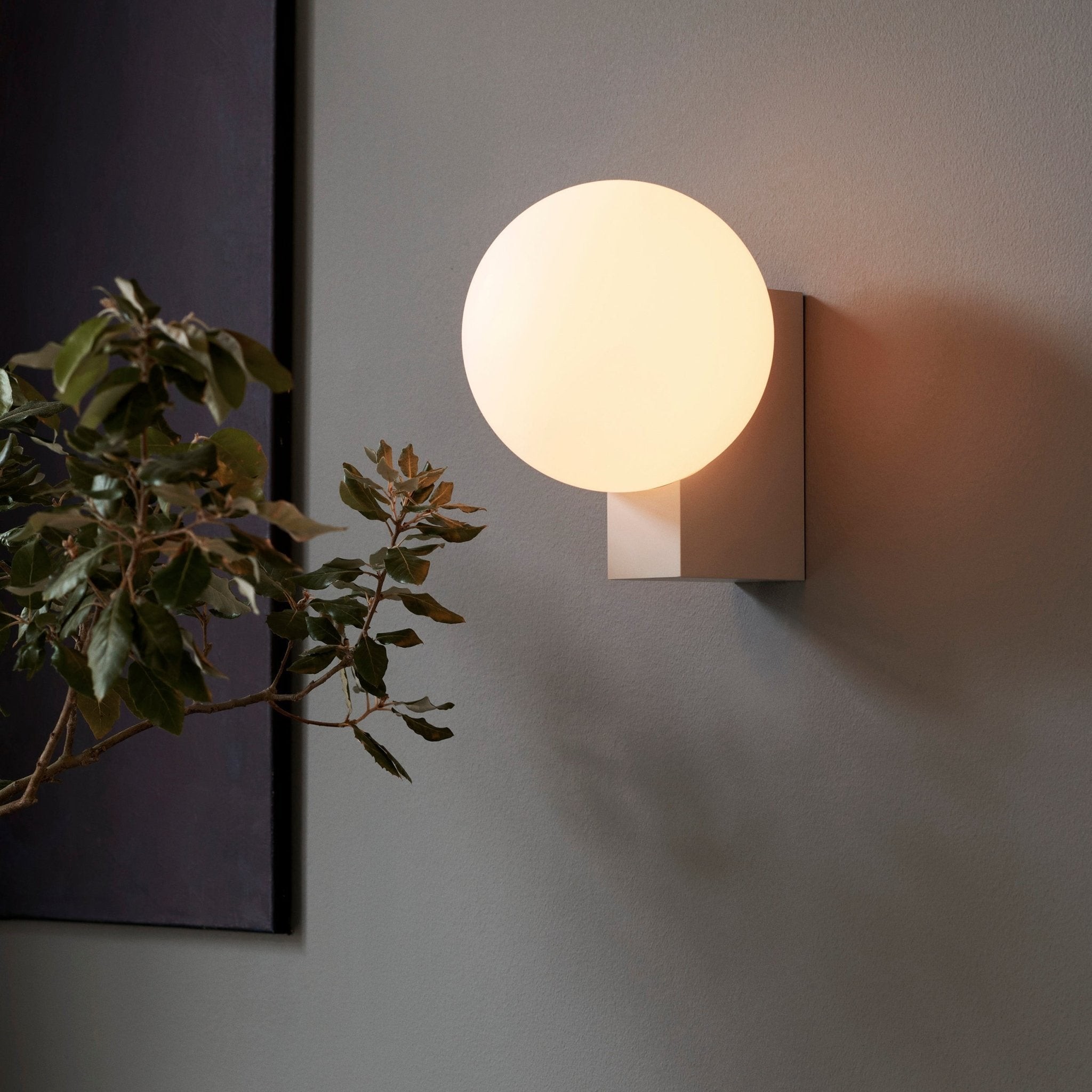 Minimalist Spherical Wall Lamp M547