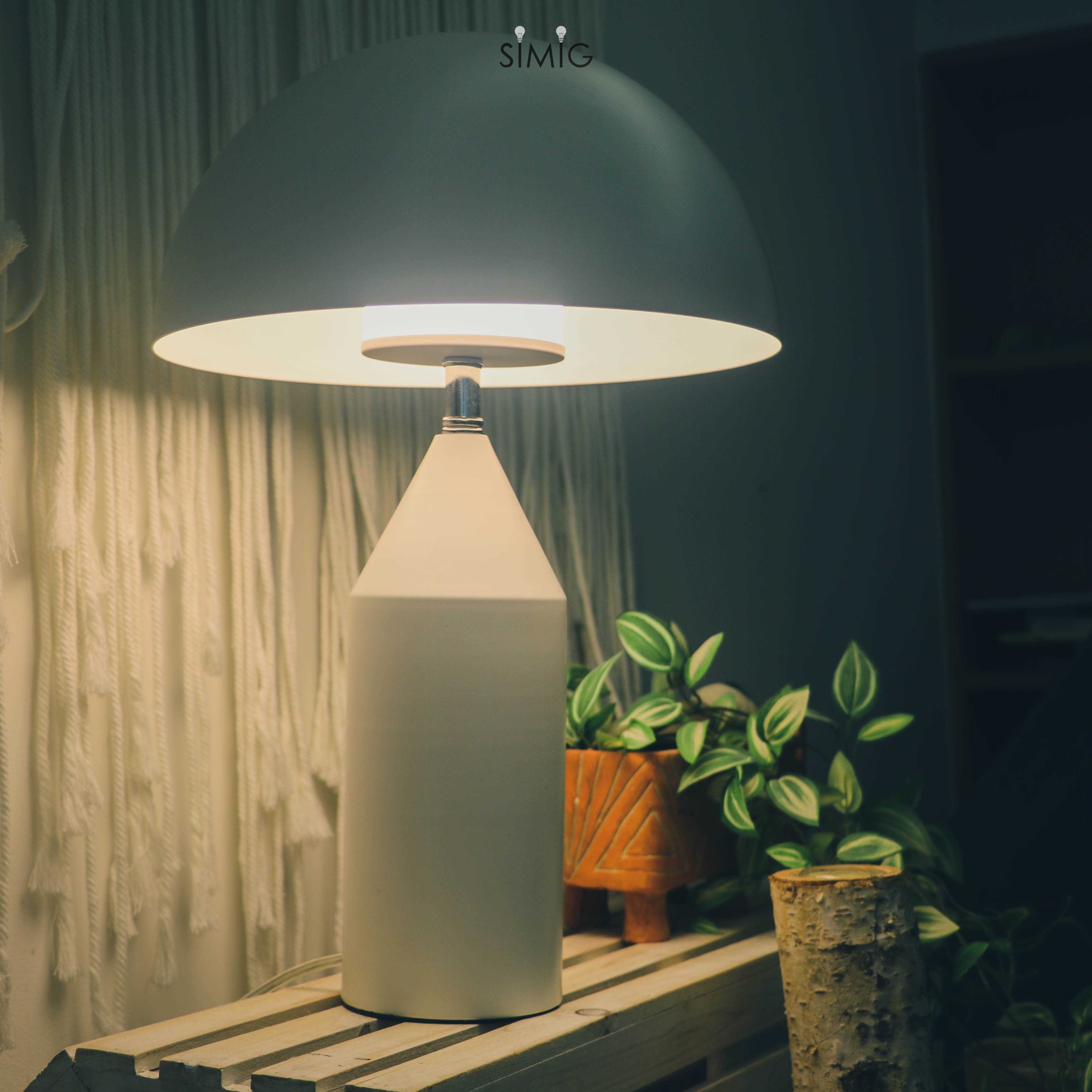 Modern Mushroom Metal Table Lamp for Bedroom