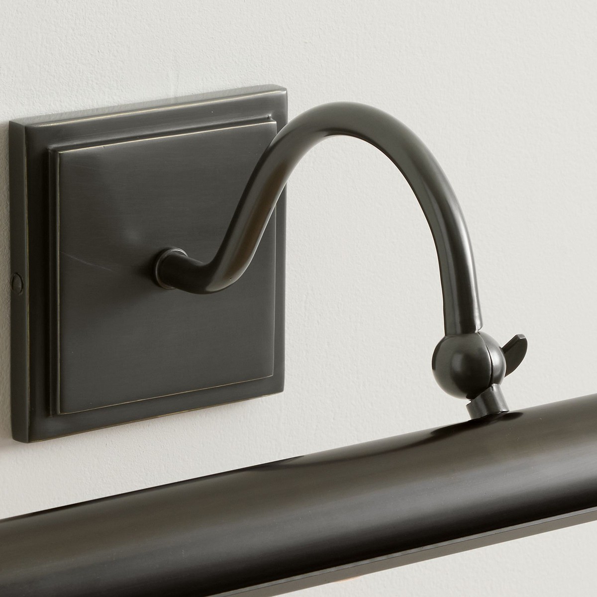 Aurix Picture Light Sconce with Adjustable Metal Frame for Artwork and Gallery Spaces T595