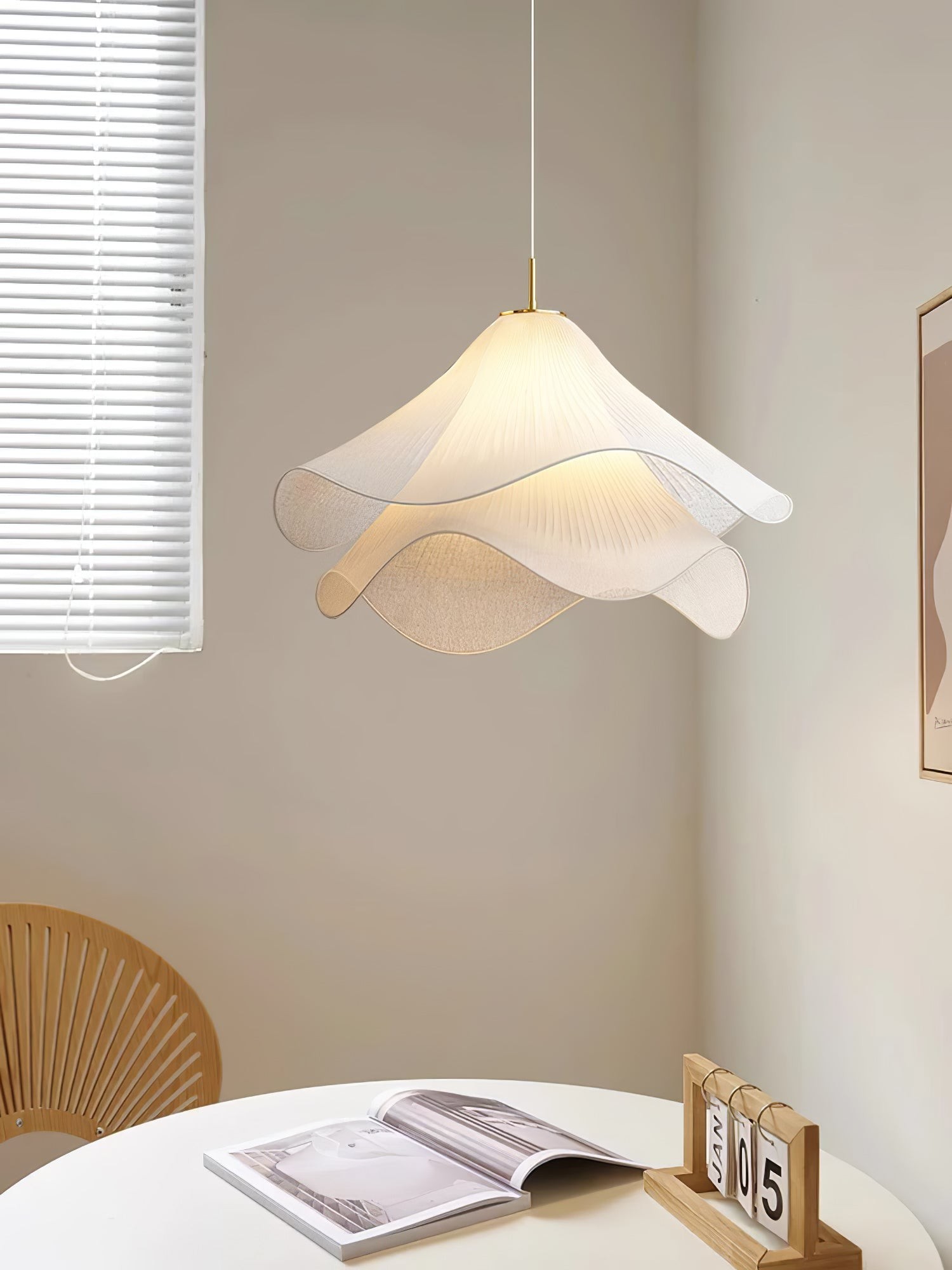 Ethereal Elegant Floral Pendant Light - Adjustable Modern Ceiling Fixture for Living Rooms T087